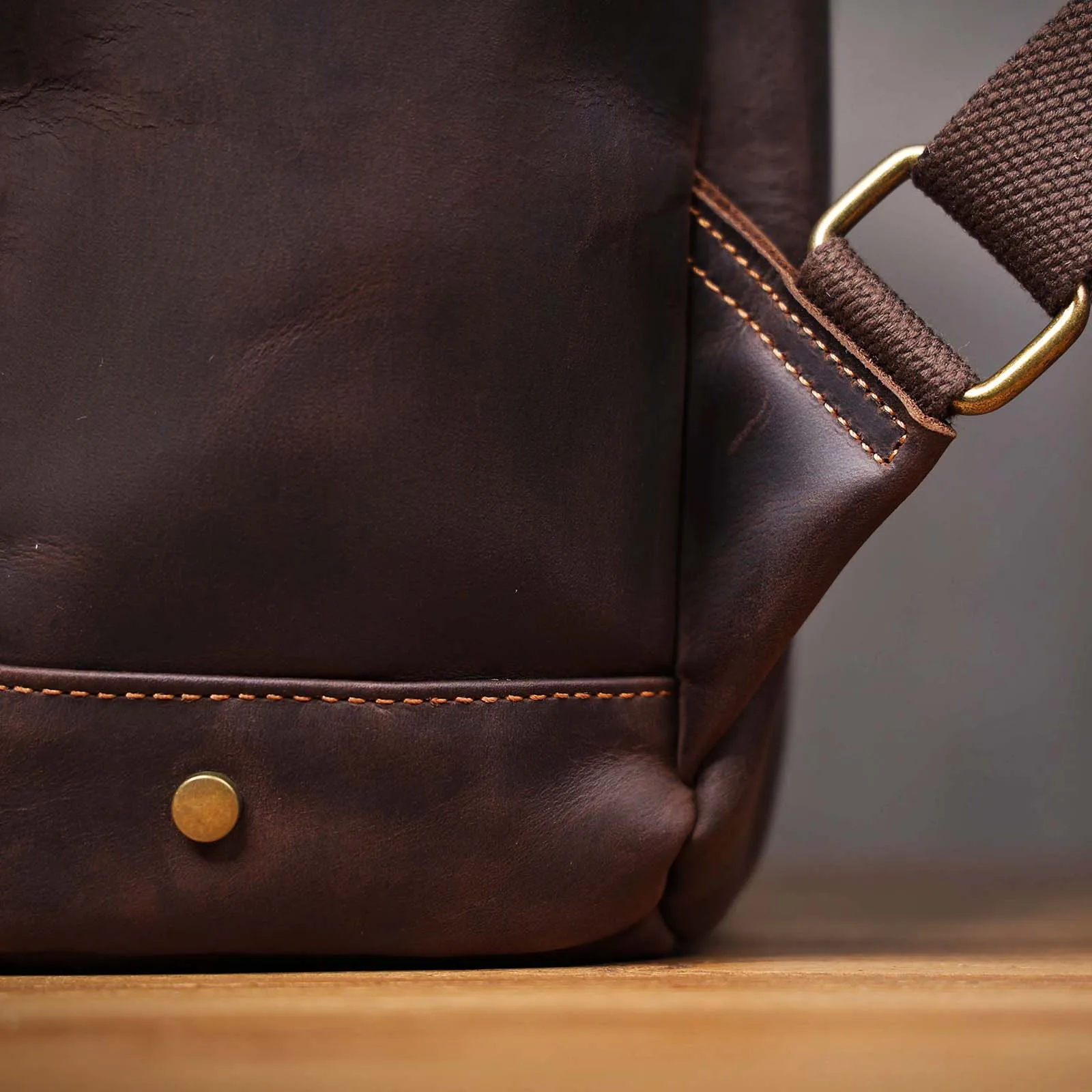 S.WORKER Vintage Echtleder-Rucksack 16" Laptop-Tasche Lässige Crazy-Horse-Leder-Schultasche Outdoor-Reise-Weekender-Tasche – Detail 16