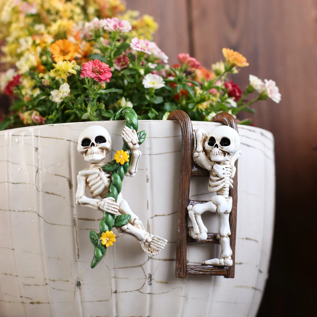 2Pcs Ladder Skull Hanging Statue Resin Crafts Flower Pot Hanging Decor Garden Lawn Ornaments Home Balcony Plant Decor Sculpture