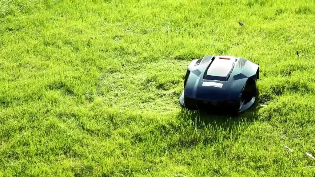 Waterproof Auto Recharge Anti Hit 24V 4.4AH Lithium Battery 1500sqm Lawn Mower Robot Robotgrasmaaier