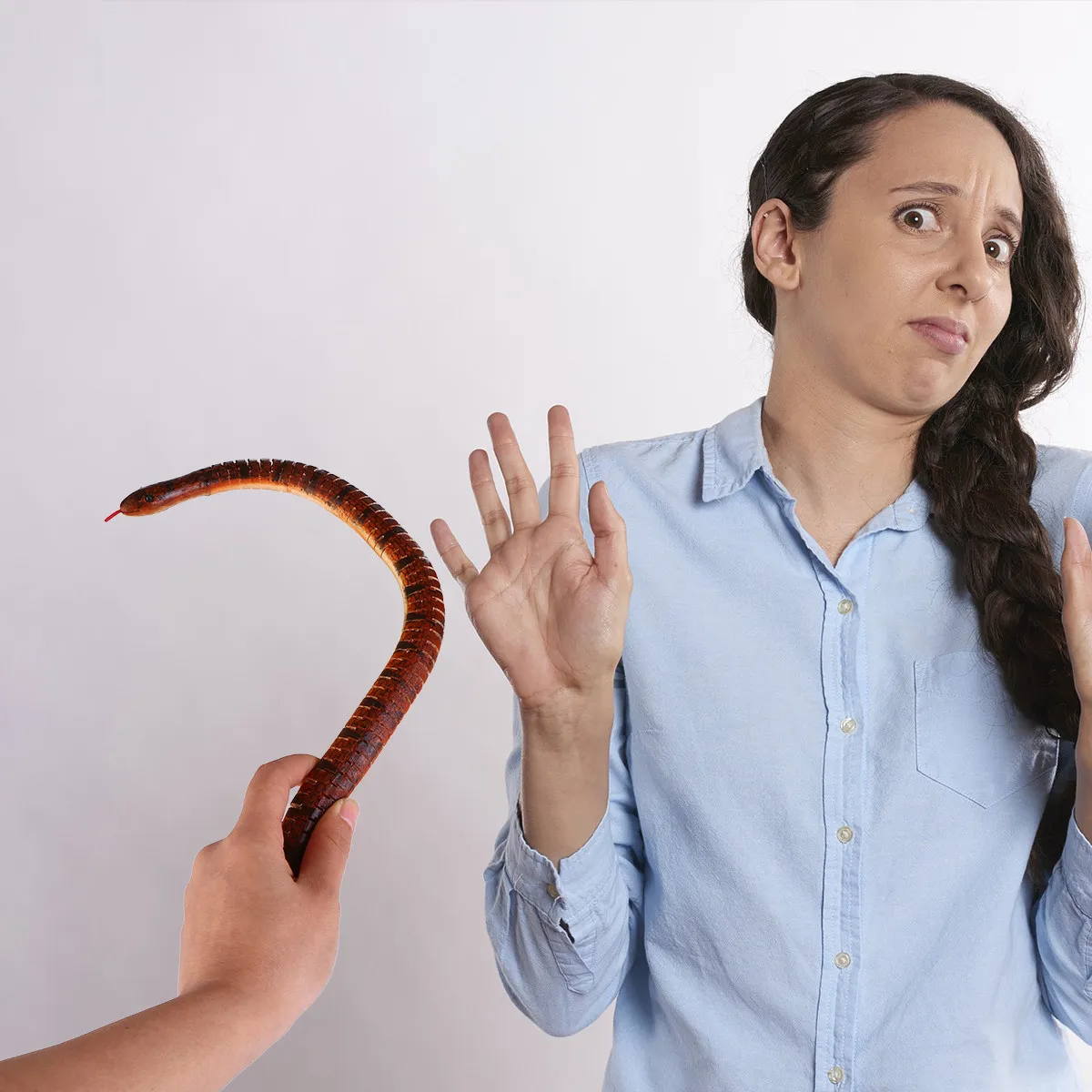 

Набор из 8 деревянных гибких шарнирных реалистичных змей для Хэллоуина, реквизит для розыгрышей, декор для сцены ужасов, дома с привидениями, реалистичные деревянные змеи