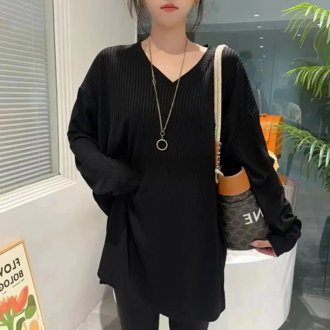 Plus Size Korean Loose V-neck Spliced Long Sleeved Women's Top for Spring and Autumn Chubby Sister Minimalist Casual Tops