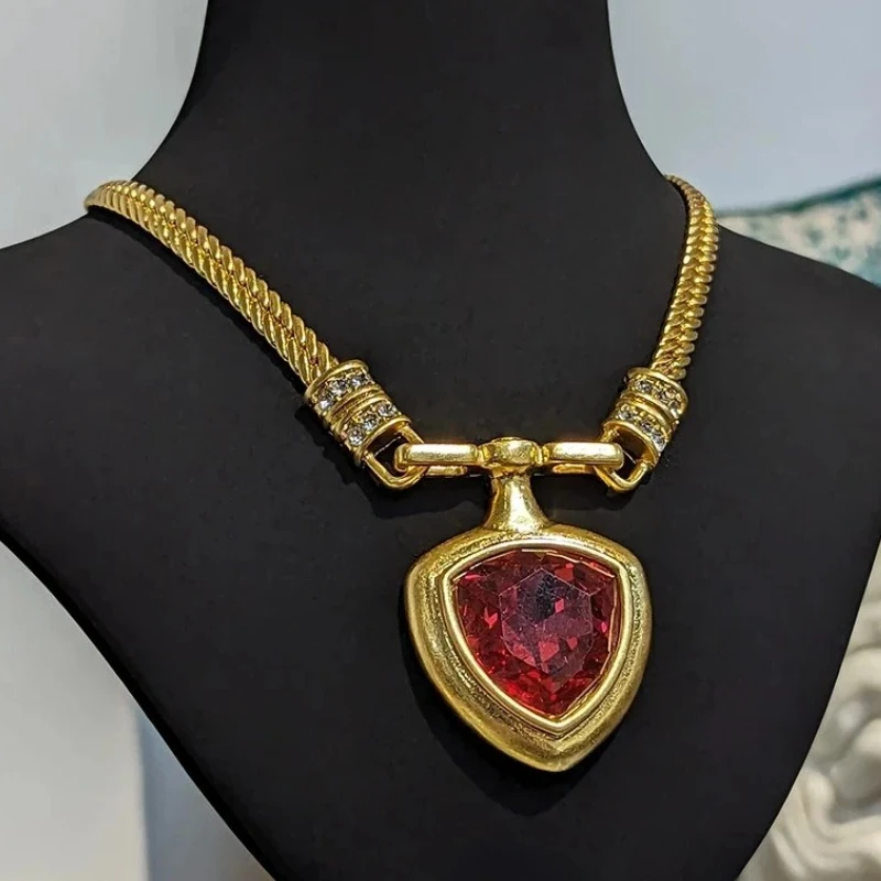 Exaggeration Red Heart Shape Coloured Glaze Pendant Rhinestone Necklace Medieval Vintage Jewelry Gold Color Tone Link Handwork