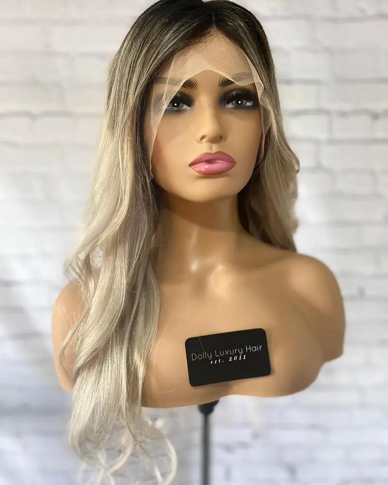 شعر مستعار صناعي ممتاز برباط علوي كراميل بني يسلط الضوء على شعر مستعار فاخر طويل الطول مموج طبيعي فراق متوسط ألياف سمراء #1