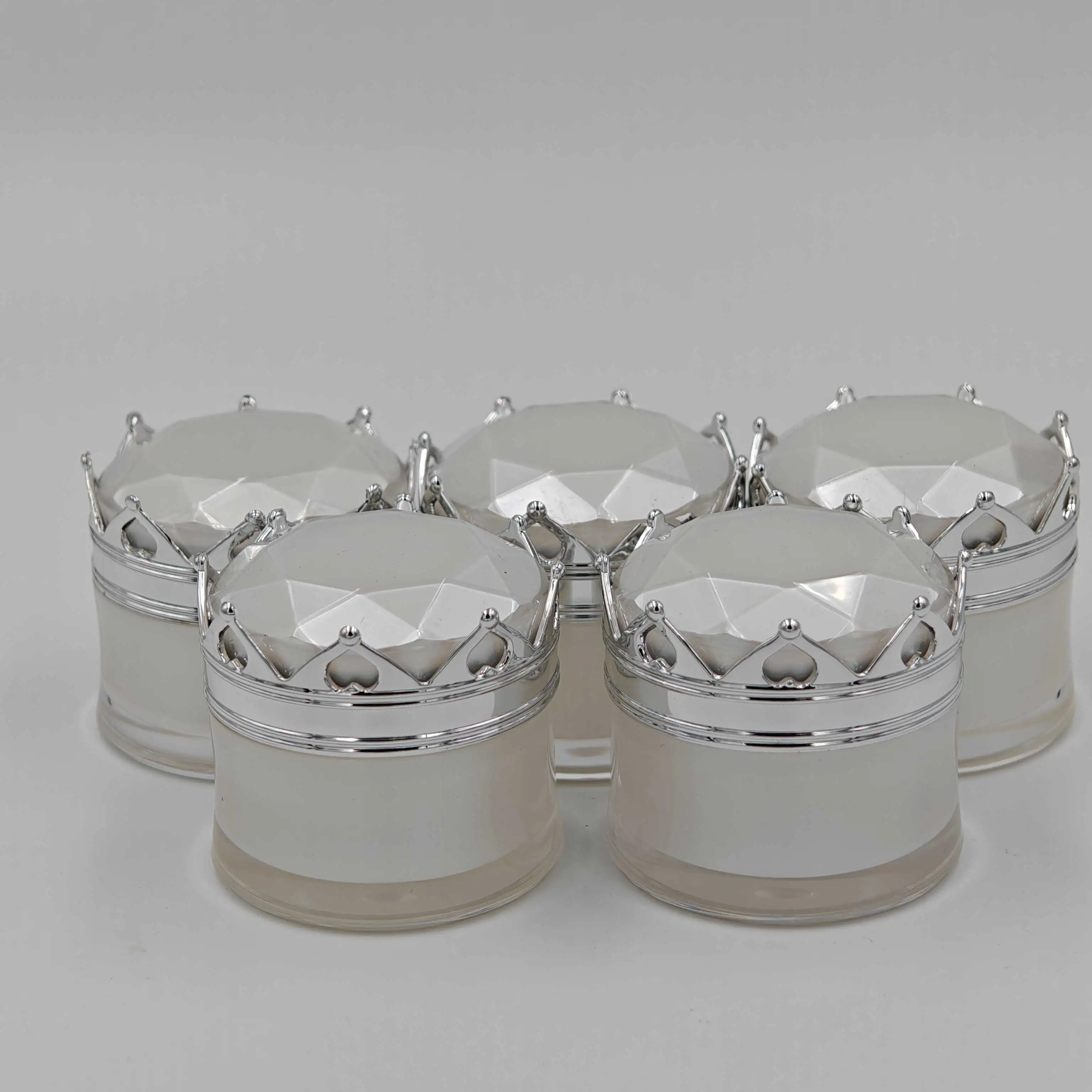 Silver Packaging for Cosmetics Jars Acrylic Crown Travel Jars Set Refillable Gel and Shampoo Cans Box for Face Cream Bottles