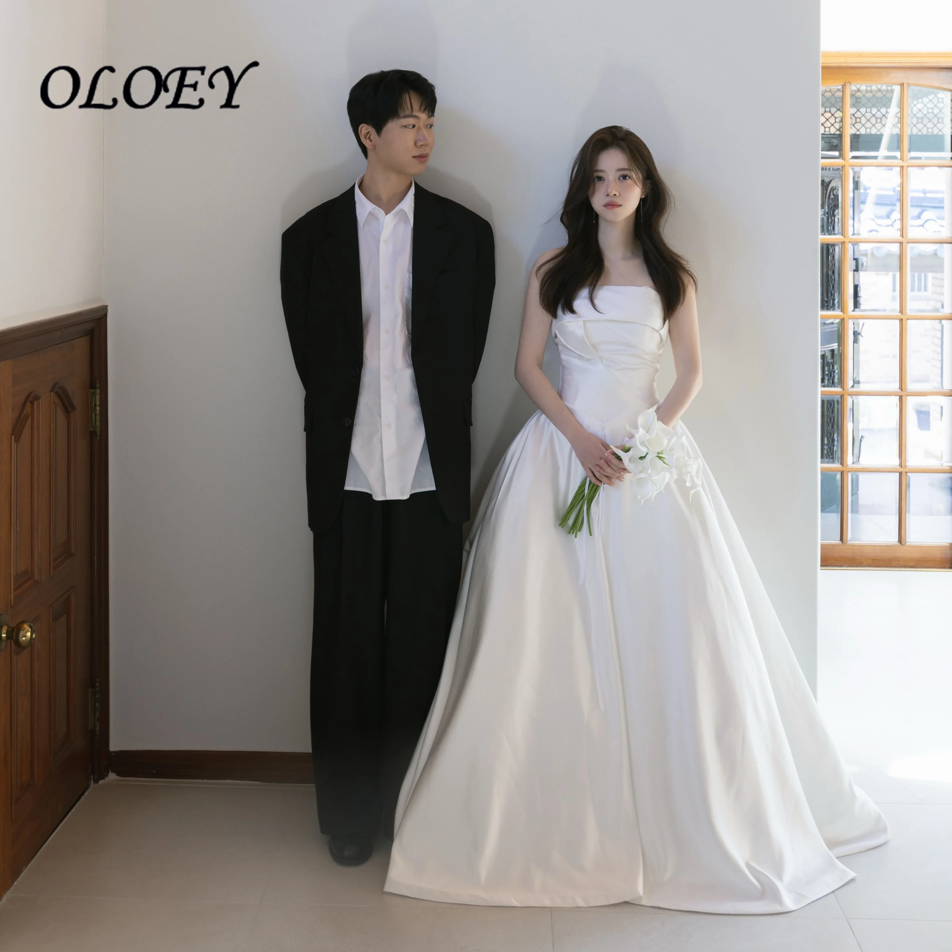 Oloey Customized White Satin Bridal Dress Strapless Folded Ruched Ball Gown A-Line Wedding Dress Photo Shoot 2027 웨딩드레스