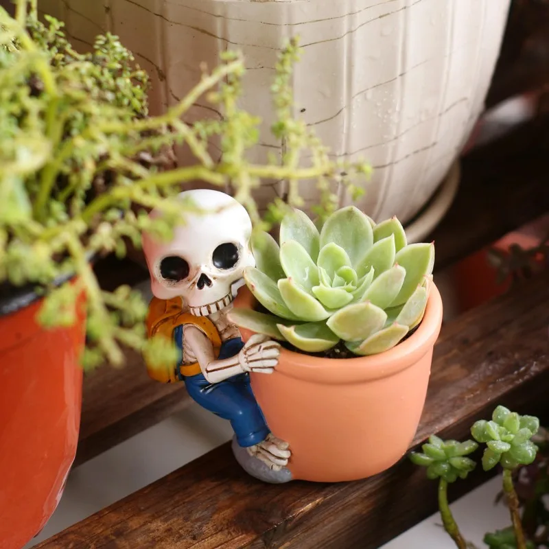 Creative Resin Skull Climbing Flower Pot Ornaments Outdoor Courtyard Balcony Succulent Bonsai Pot Crafts Garden Decoration