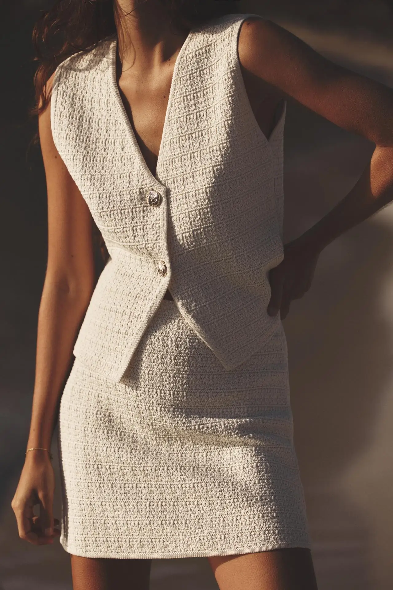 

YY9820 ZA25 Summer New Women's Clothing French Knitted V-neck Sleeveless Texture Tank Top Vest Half Skirt 4192058