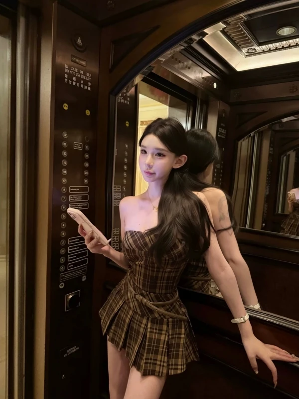 

Retro Sexy Trendy Wrap Chest Slim Fit Top And Plaid Skirt Two Piece Set Women's Faionable Spring Summer Outfit