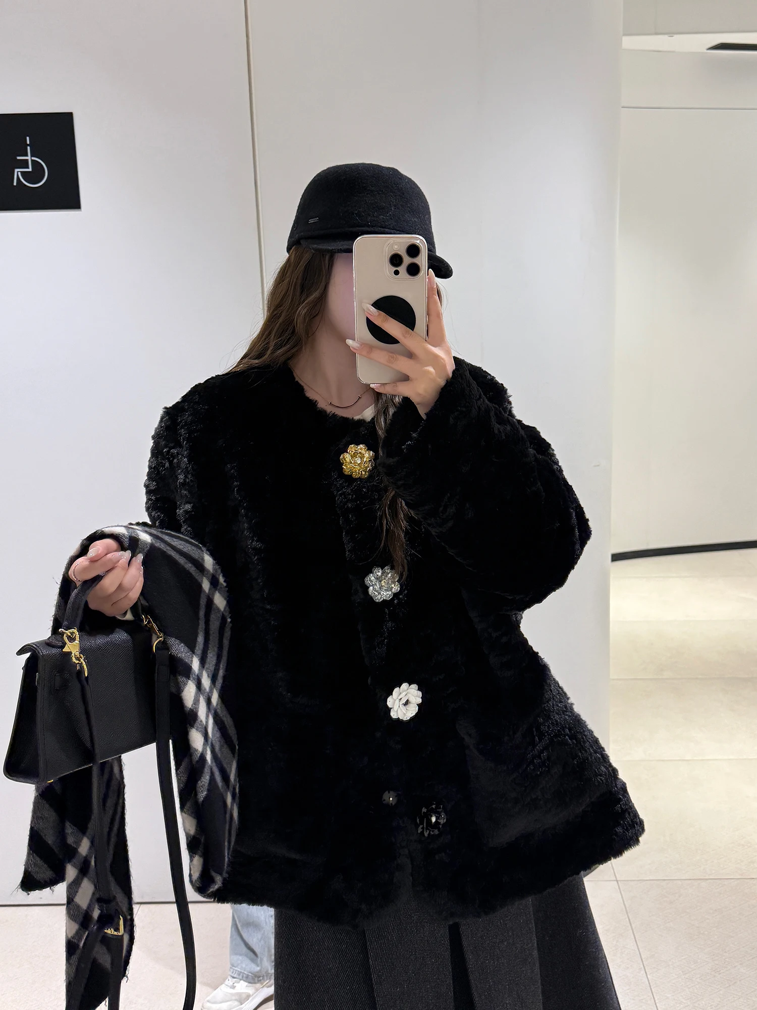 

NAZ Large Size Winter Fur Jaet Button Eco-friendly Fur And Leather Inteated Casual Sle Long Sve Coat