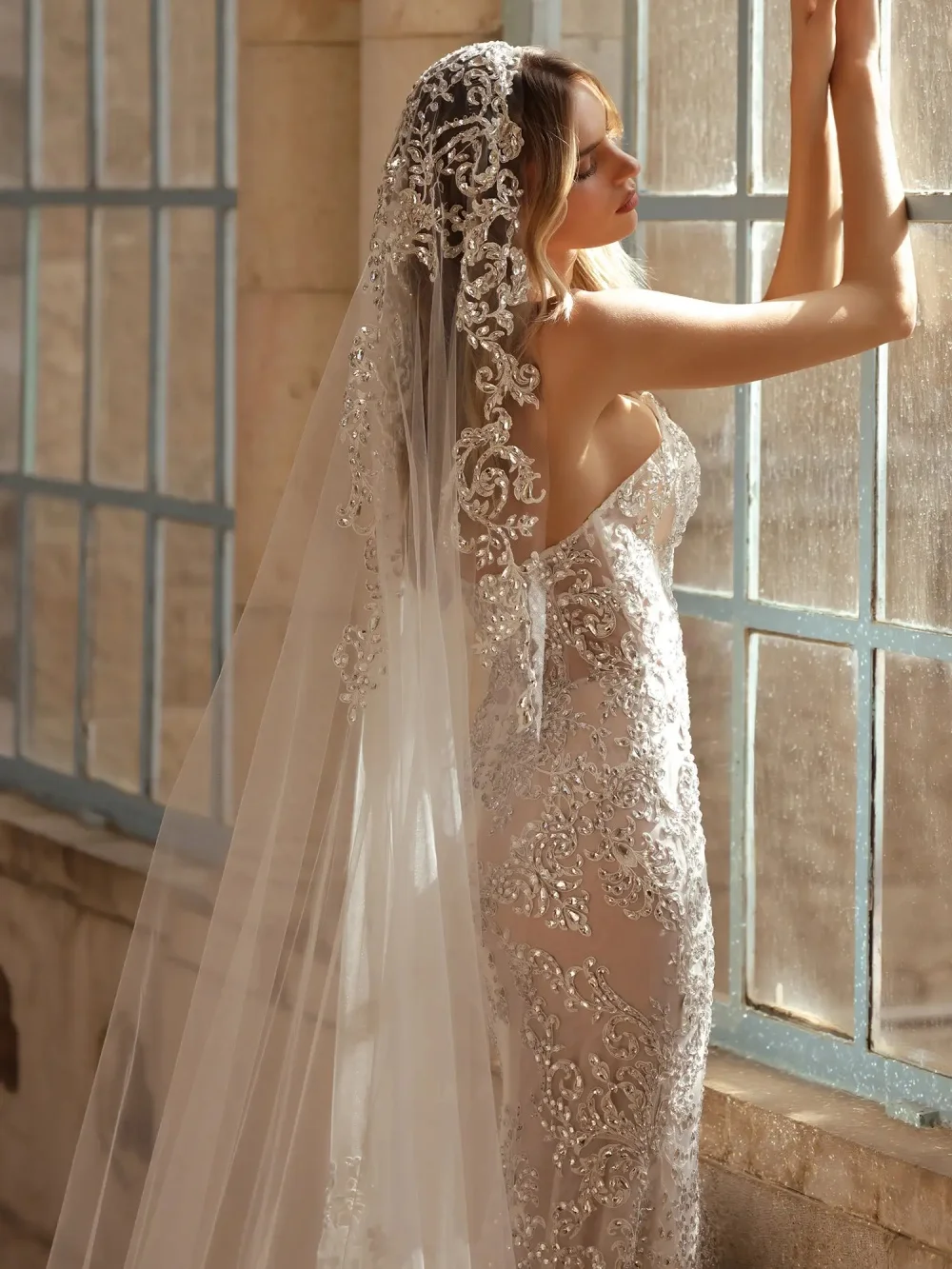 Opulent Silver Crystal Wedding Dress Strapless Lace Appliques Bridal Gown Customized Sparkling Mermaid Long Dresses For Bride