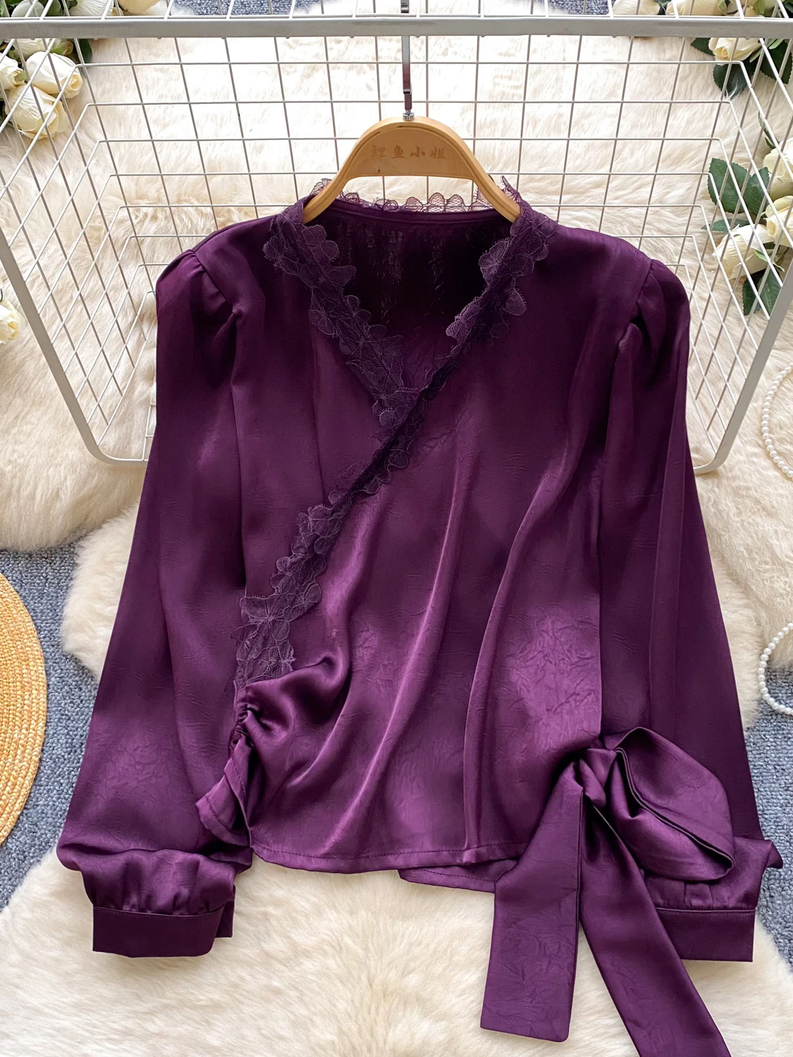 

Женская блузка с кружевными вставками и длинными рукавами, свободного кроя, с V-образным вырезом, на завязках на талии, стройнящая, универсальная, в корейском стиле, для повседневной носки