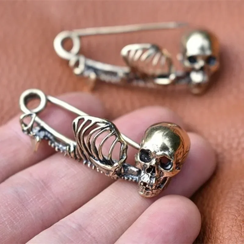 Punk Style Retro Halloween Skull Pin spille gotiche per uomini e donne Party personalità creativa accessori di abbigliamento