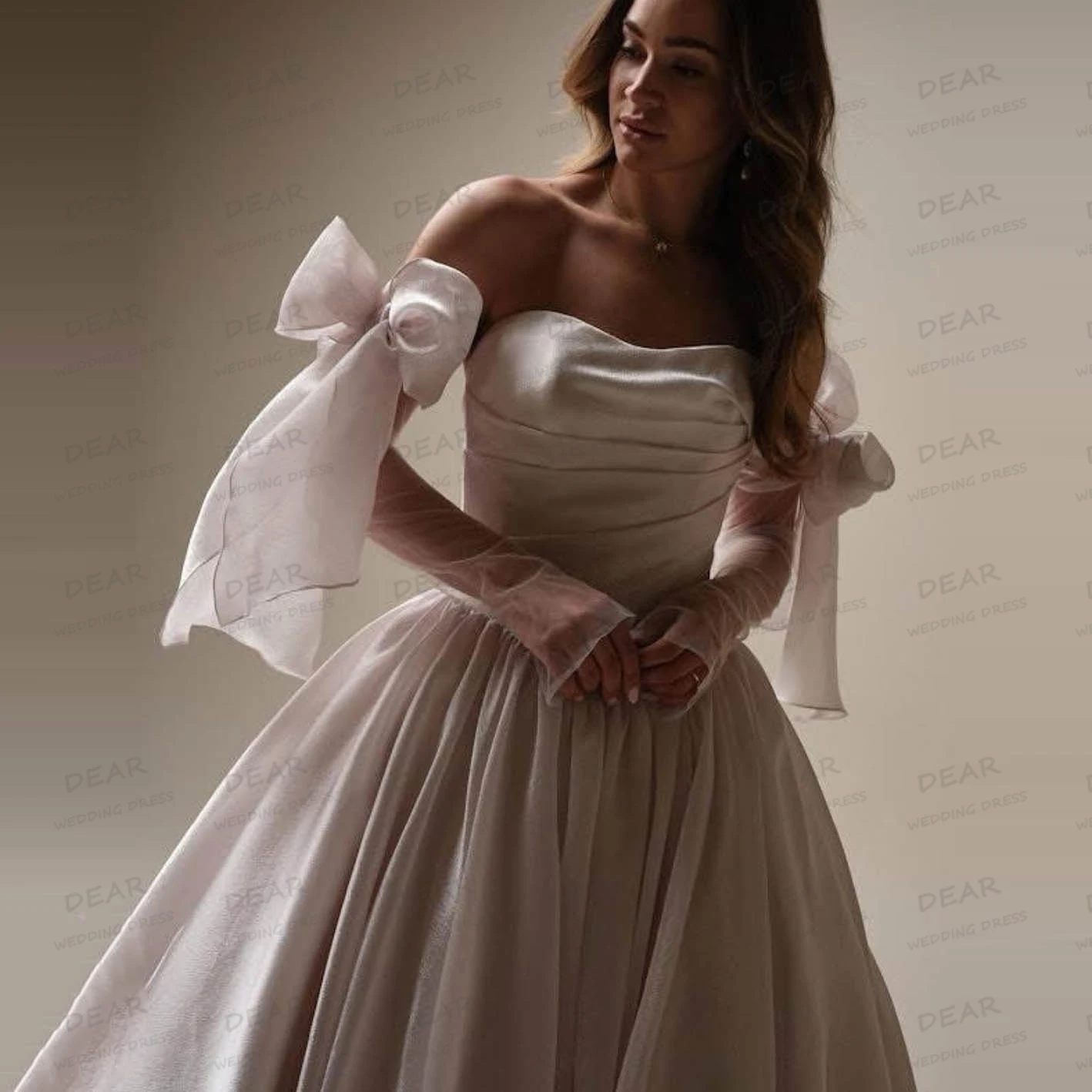 高級ウェディングドレスの女性の A ラインセクシーなブライダルドレス恋人バックレススイープトレインプリーツサテン Vestidos デノビアカスタマイズ