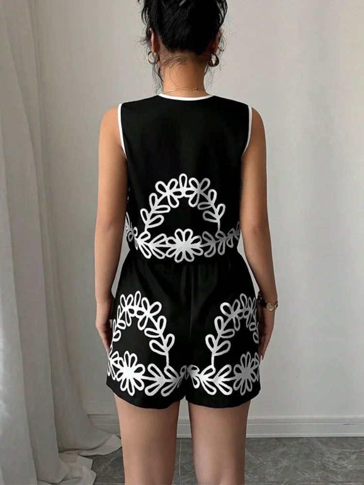 Rompi Kerah V Gambar Cetak Bergaya Tren Liburan Musim Panas 2025 + Celana Pendek Setelan Dua Potong Set Pendek Wanita Kantor Ramping Kasual Musim Panas Baru