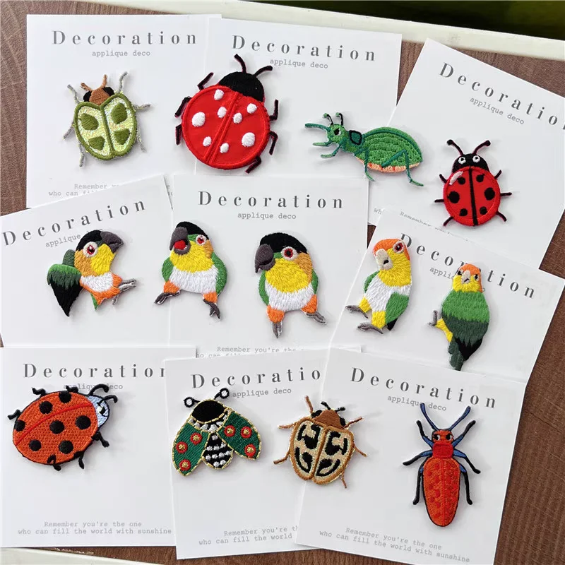 Cute insect Colored Parrot Embroidered Patches  Self-adhesive Applique Parches Para Coser DIY Phone Case Bag Stationery