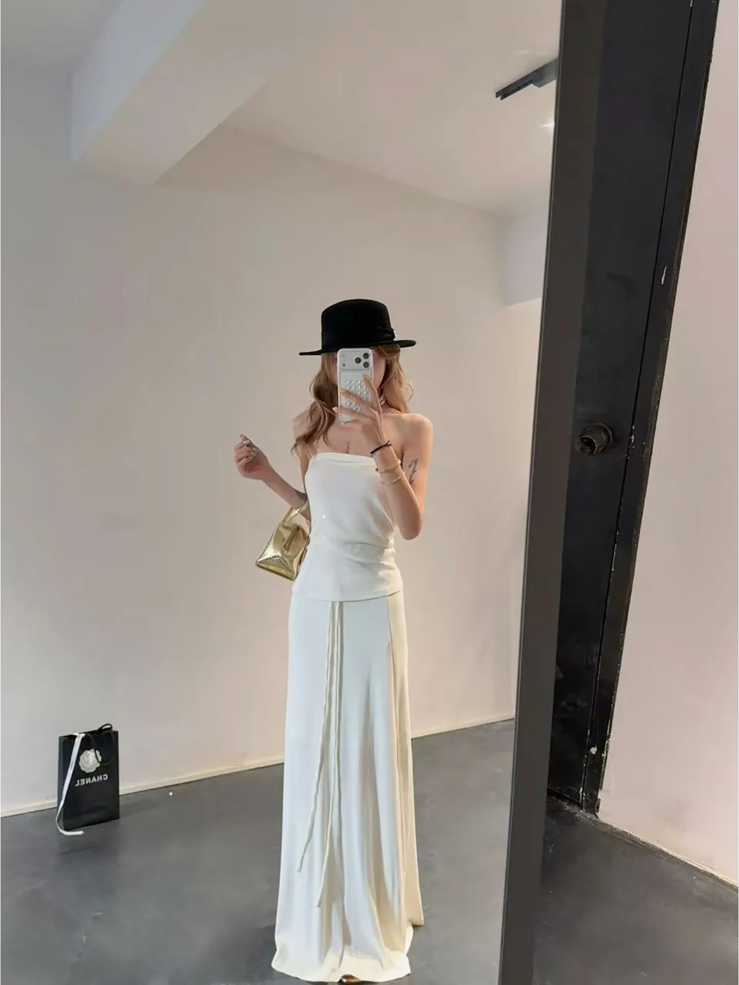 

Minimalist Elegant Miss Lilil Ladies Fashion Set with Drawstring Skirt And Strapless Top High Waist Short Style for Spring Su...
