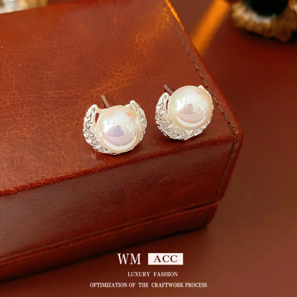 أقراط اللؤلؤ العصرية أقراط نسائية أنيقة على شكل قمر إكسسوارات مجوهرات فاخرة خفيفة أقراط مزاجية هدايا