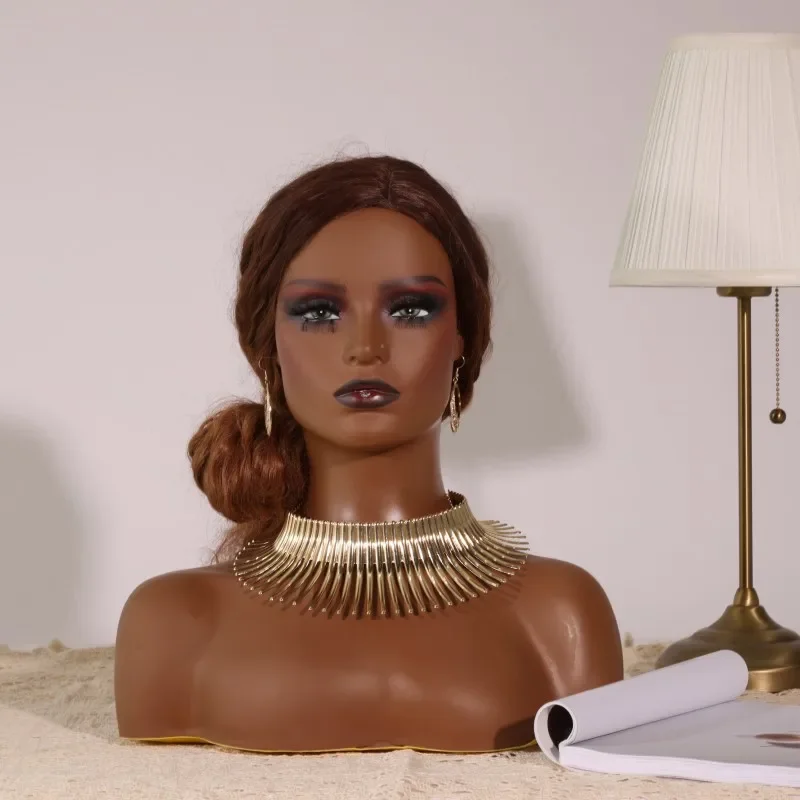 

Реалистичная черная женская голова манекена с плечами, афроамериканский парик и солнцезащитные очки, модель дисплея для розничной торговли и бизнеса U