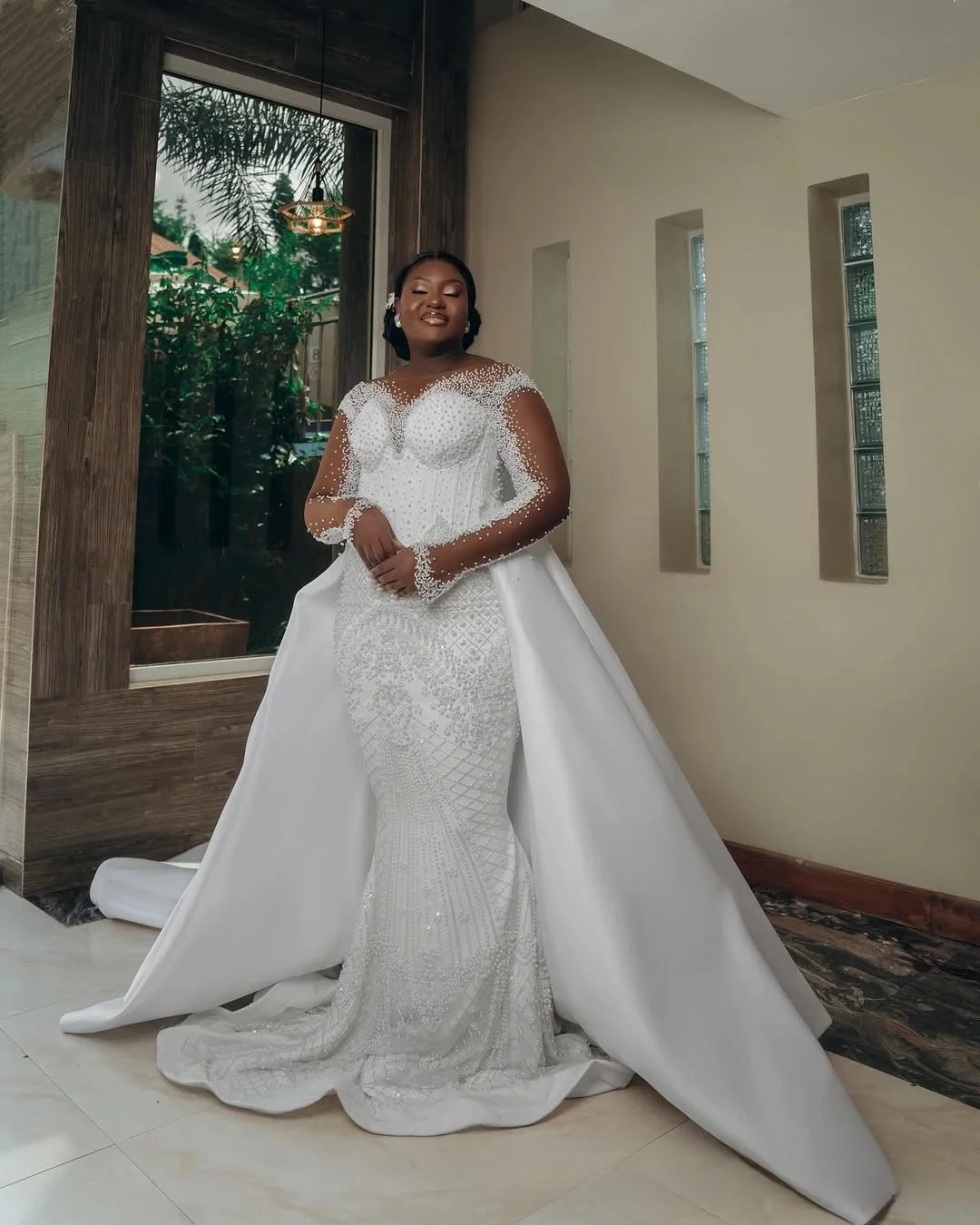 ชุดแต่งงานทรงเมอร์เมดหรูหราแบบสั่งตัดพิเศษ ไซส์พลัส ประดับด้วยลูกปัดและเลื่อม พร้อมกระโปรงถอดได้ แขนยาว