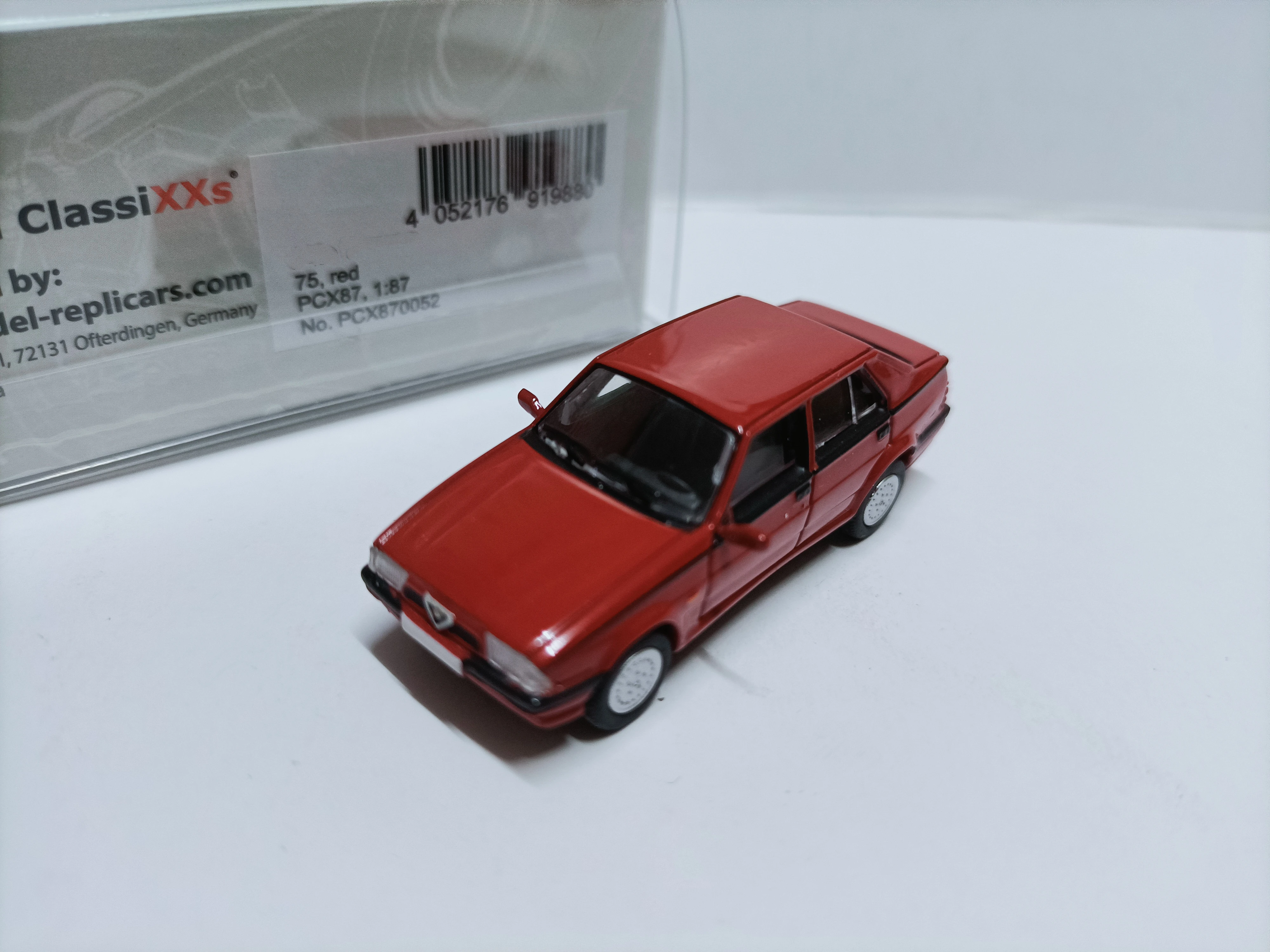 Premium ClassiXXs 1:87 Alfa 75 Simulation Limited Edition Plastic Metal Static Car Model Toy Gift