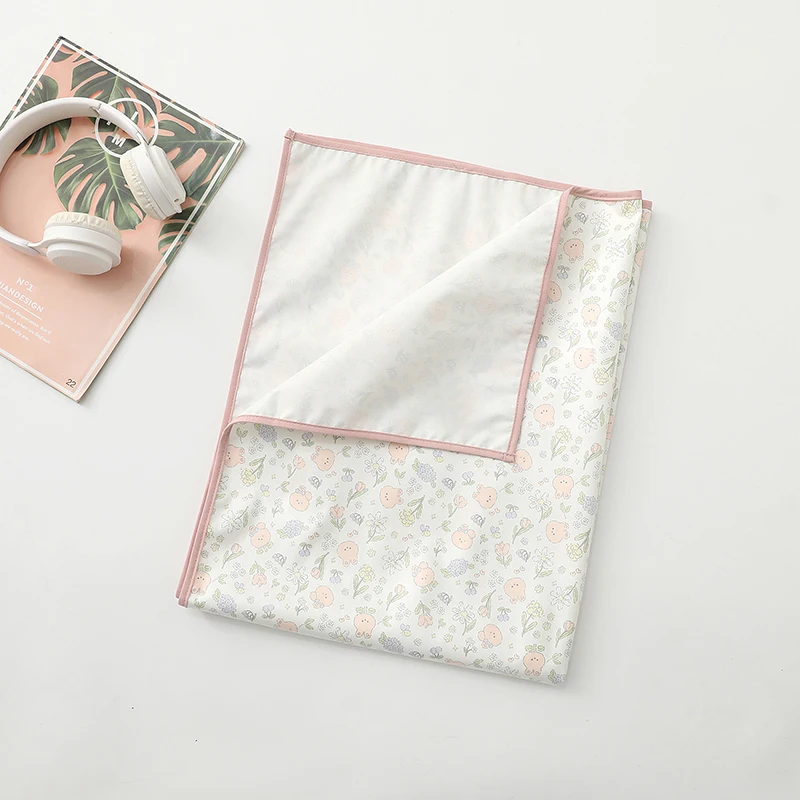 غطاء حصيرة تغيير حفاضات الأطفال مقاوم للماء وقابل لإعادة الاستخدام لحديثي الولادة ورقة مرتبة أرضية متعددة الاستخدام