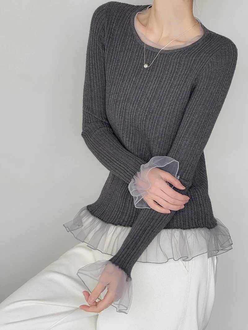 เสื้อสเวตเตอร์ถักลูกไม้ผู้หญิง แขนยาว คอทรงกลม แต่งระบาย ทรงเข้ารูป สไตล์ใหม่สำหรับฤดูใบไม้ผลิ เหมาะสำหรับใส่เป็นเสื้อตัวใน