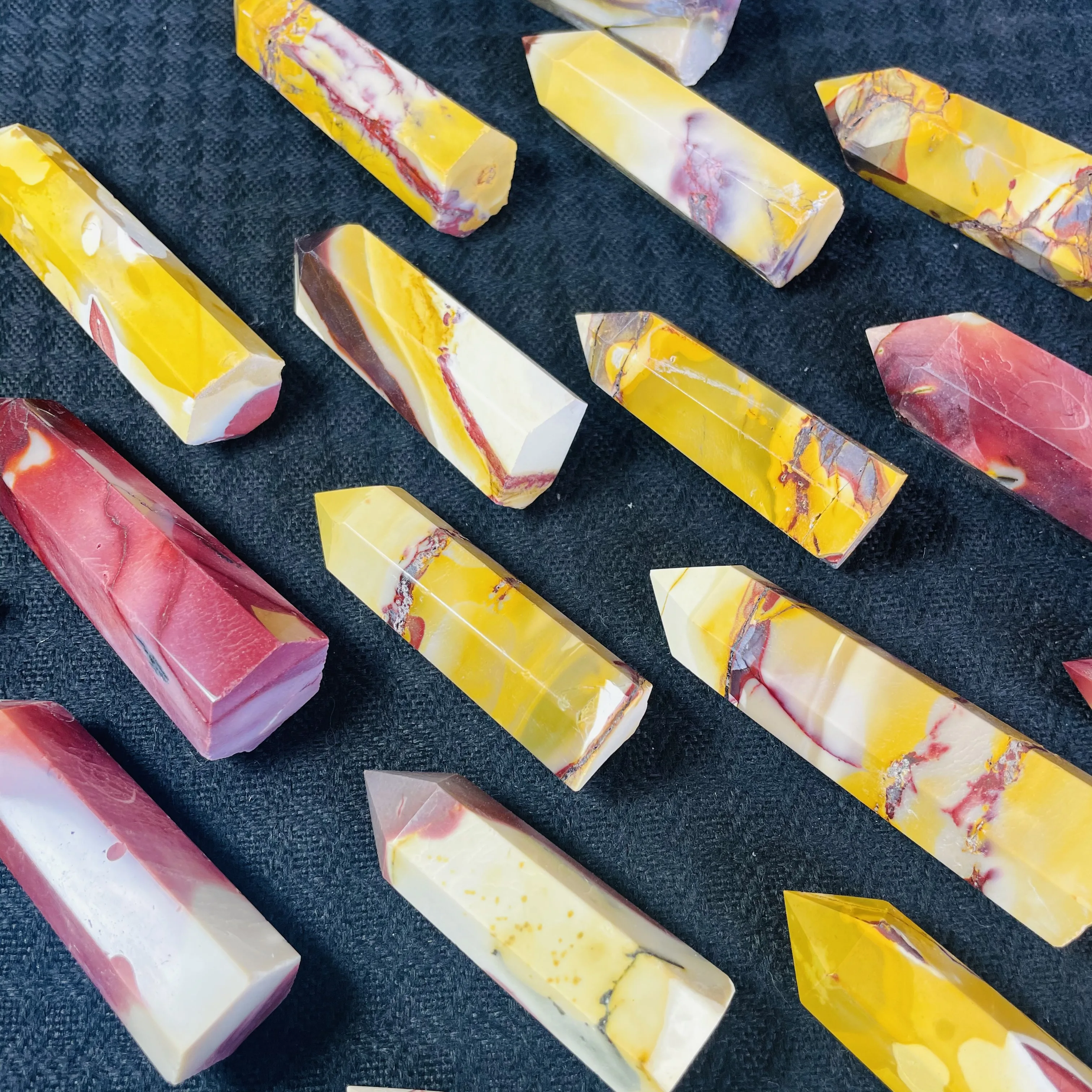 

1PCS Natural Mookaite Crystal Point Wand Healing Stone Energy Quartz Home Decoration Reiki Tower Ornament Gifts