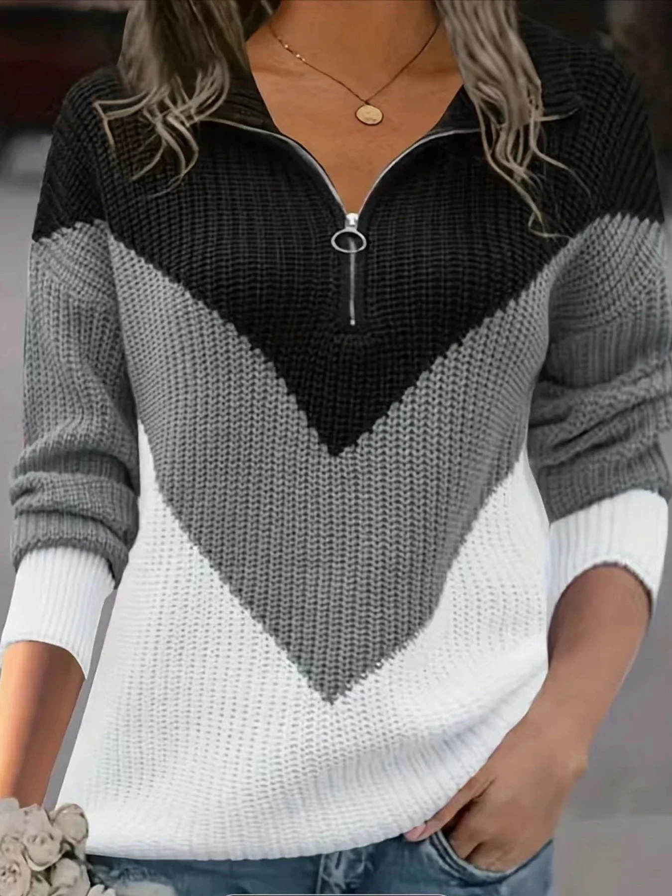 Color blocked shoulder zipper half breasted sweater