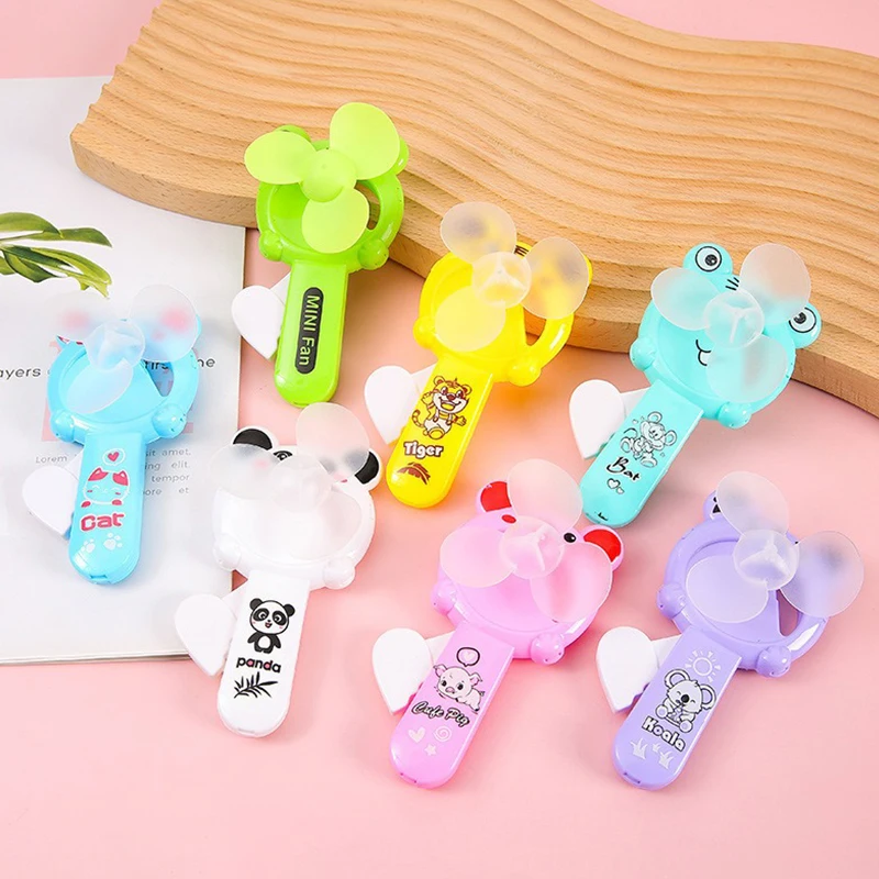 2/4/8PCS Random Styles Mini Manual Fan Funny Animal Design High Playability Party Favors Team Event Souvenirs School Rewards ZYF