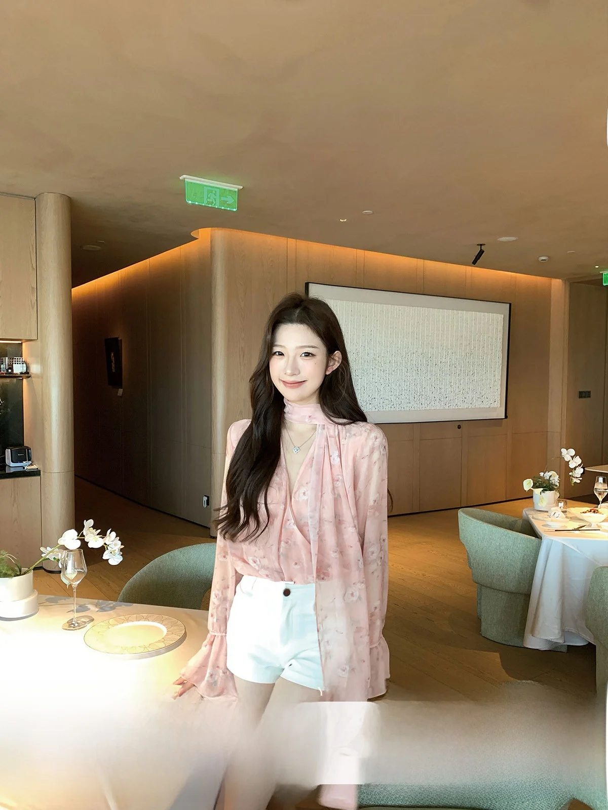 

Женский шифоновый топ YOLI Zhang Yuli Mosan Lover с V-образным вырезом и цветочным принтом, нежный, универсальный, весенний, повседневный, с длинными рукавами