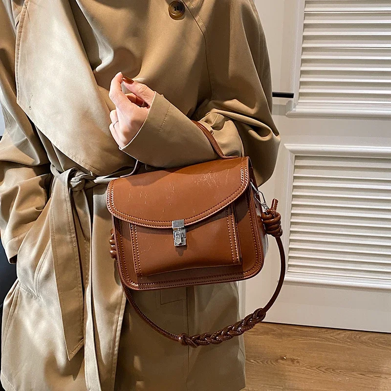 

Luxury Designer Crossbody Tote Bag Women's Minimalist Vintage Style Leather Purse Letter Logo Casual Elegance