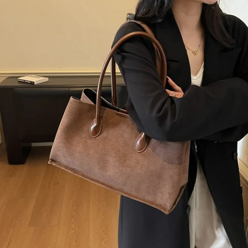 

Women's Spacious Tote Bag Leather Shoulder Bag Option Classic Elegant Style With Multiple Pockets Luxury Brand Designer