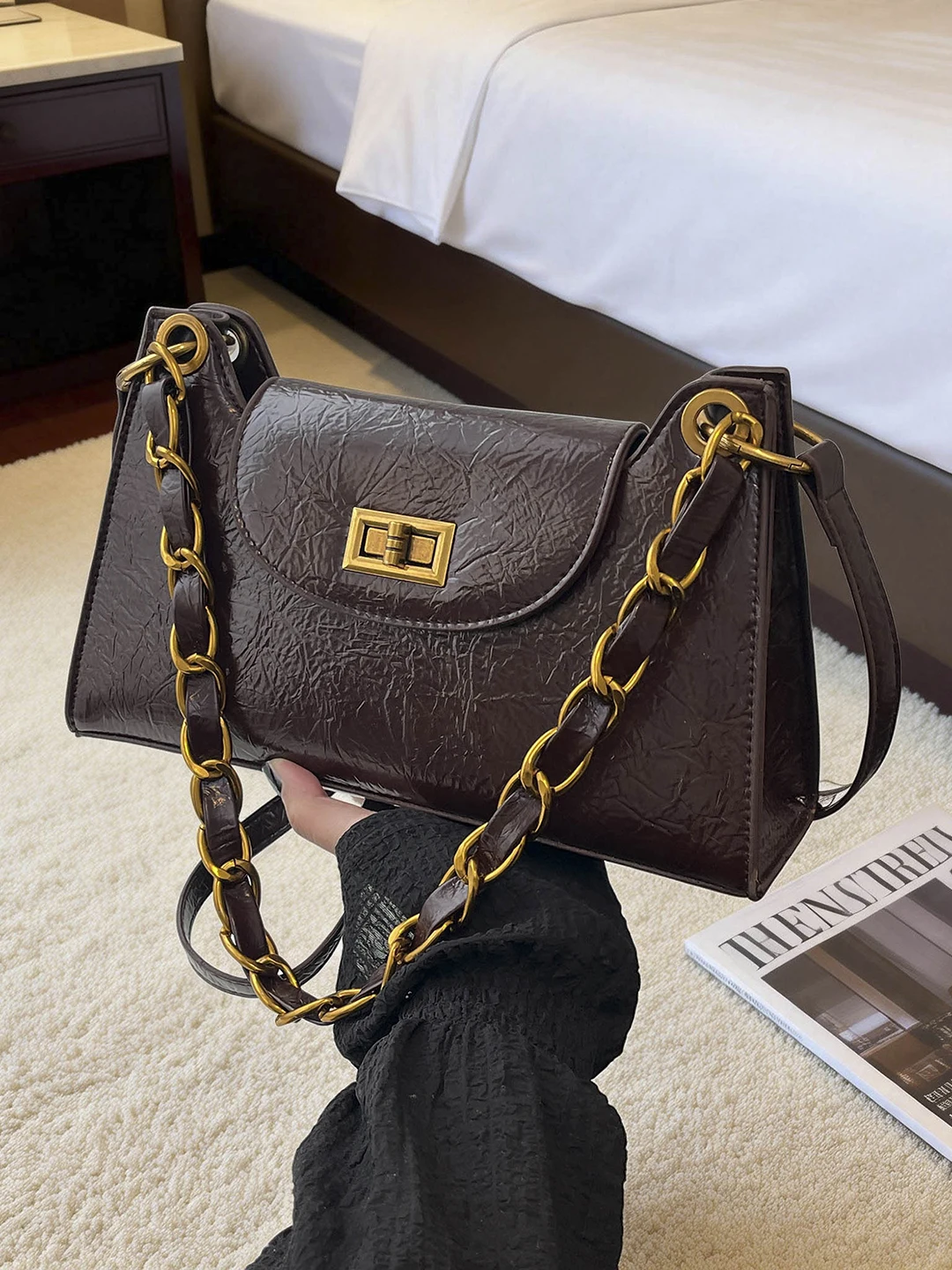 Elegant Chain Strap Crossbody Bag Women's Commuter Fashionable Minimalist Shoulder Bag Korean Style Lock Buckle Closure