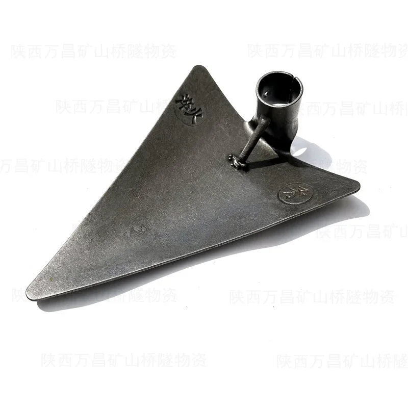 Universal triangular shovel for mining agricultural soil raising tool triangular hoe iron dustpan and pointed hoe