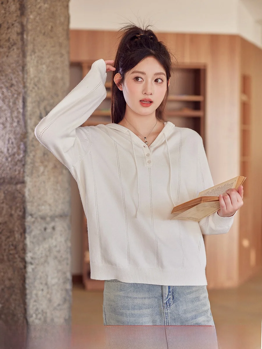 

Women's Oversized Hooded Sweater with Dstring in Beige Classic Knitted Top oulder-Length Casual Winter Faion