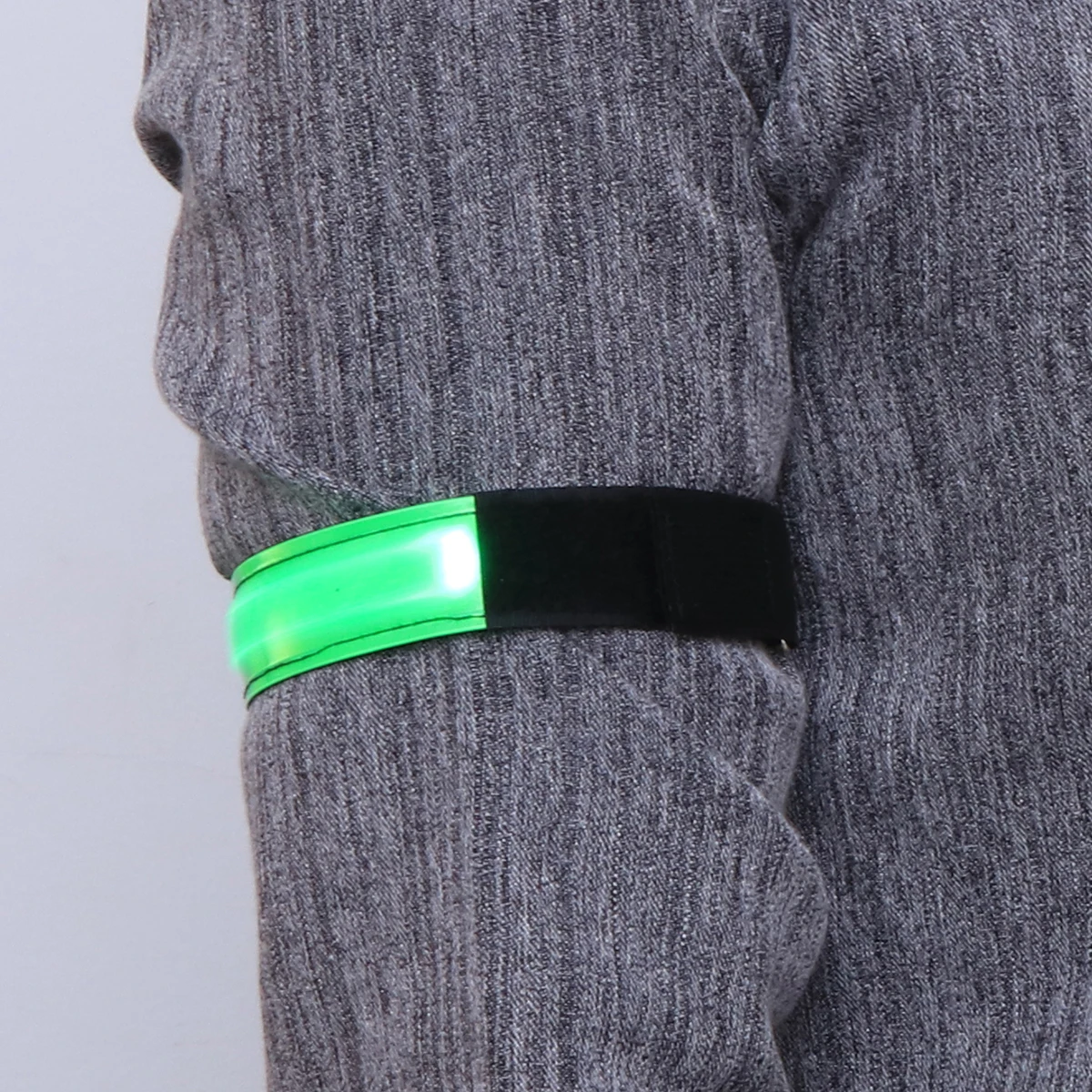 

4pcs LED Glowing Armb Fashion Blue Wristb s Reflective Slap Bracelets for Night Jogging Outdoor Camping Hiking Activities