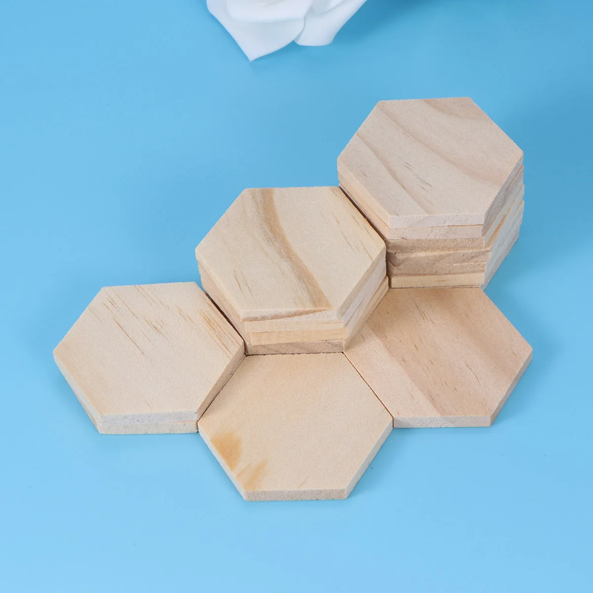 

25 Pcs Wooden Slices Natural Hexagon Shape Smooth Craft Decorations for Christmas Wedding Home Fireplace Tree Bark Discs