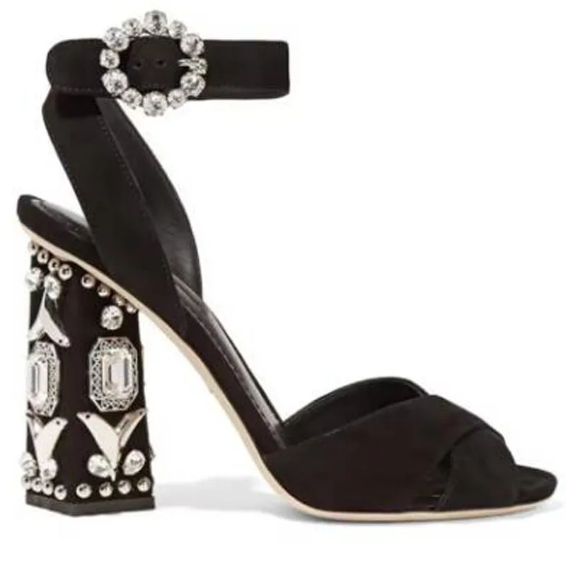 

Черные, золотые, серебряные женские босоножки из лакированной кожи с драгоценными камнями и стразами на массивном каблуке, туфли на высоком каблуке с перекрестным ремешком и кристаллической пряжкой