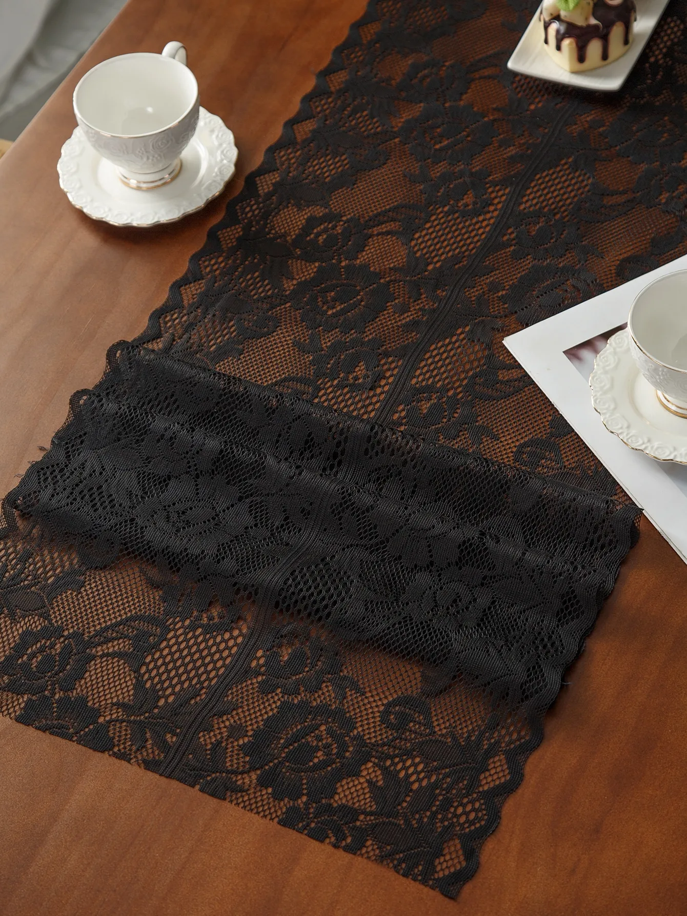 Rose Floral Lace Table Runner American Vintage Polyester Lace Cutout Table Runner for Dining Table Coffee Table