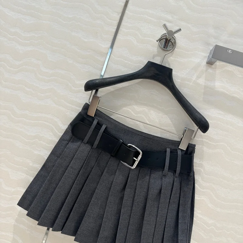 2024 Autumn/Winter New Women's Half Skirt Fashionable, Exquisite, Personalized Belt, Low Waist, Ultra Short Skirt Versatile