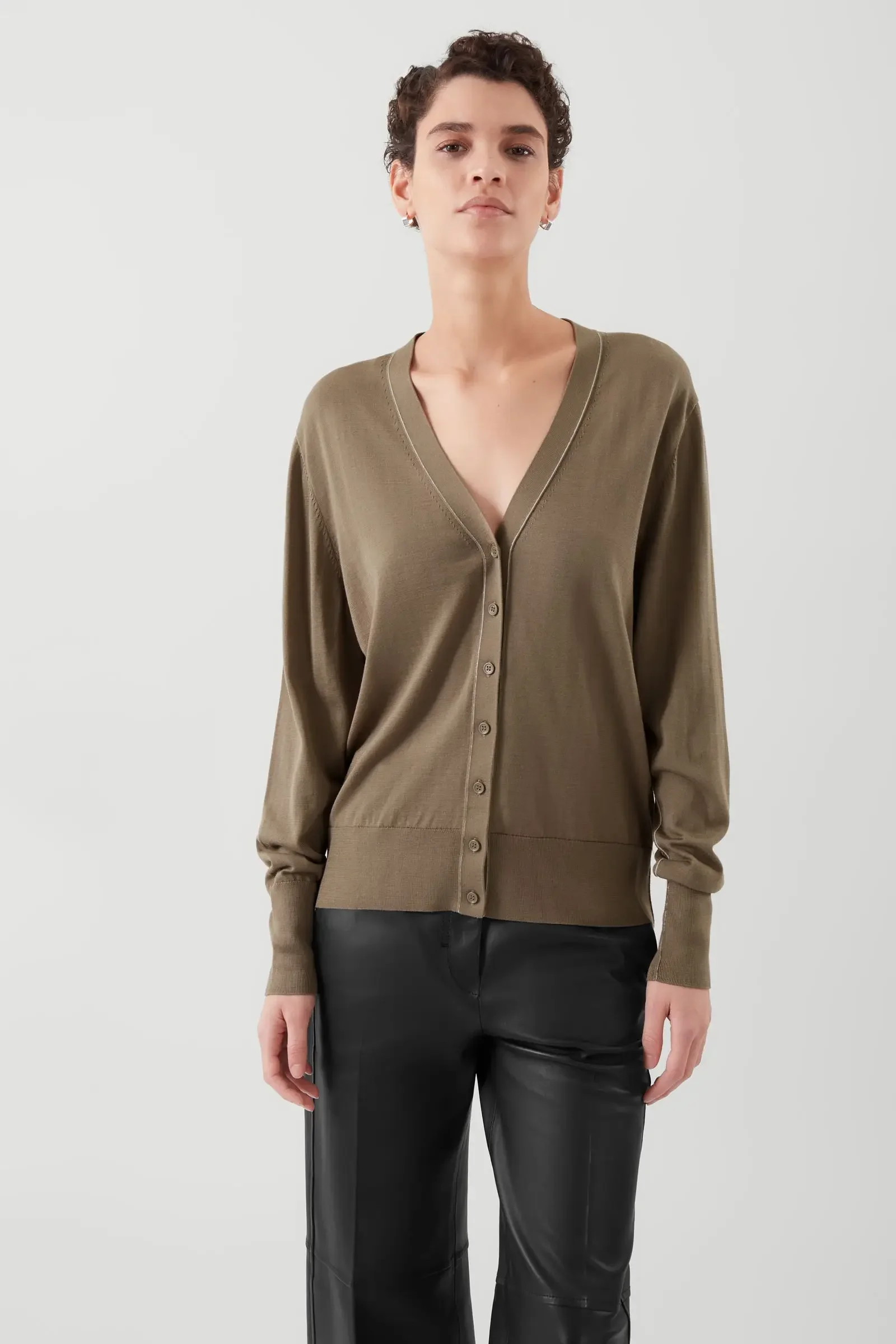 XIMIAN APPAREL 2026 YAZHIMEI spring new style of Loose version of women's casual V-neck knit rib cardigan