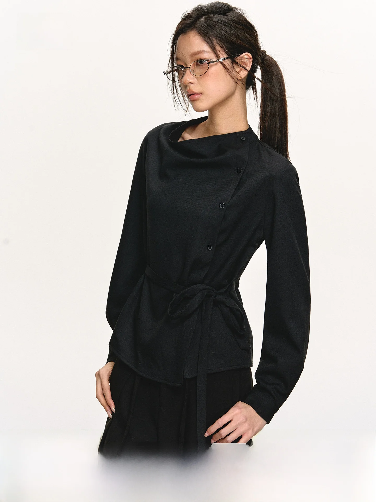 

Black Asymmetric Waist-Cinching Shirt for Women with Bow Detail Anna Aneae Autumn Winter New Style Elegant High-End Feel Smal...