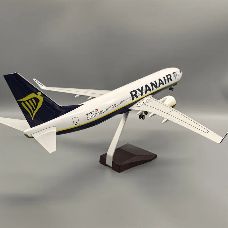 B737-800 Airplanes RYANAIR Airline 1:85 Scale Aircraft Model With Base Landing Gears Resin Miniature Plane For Collection