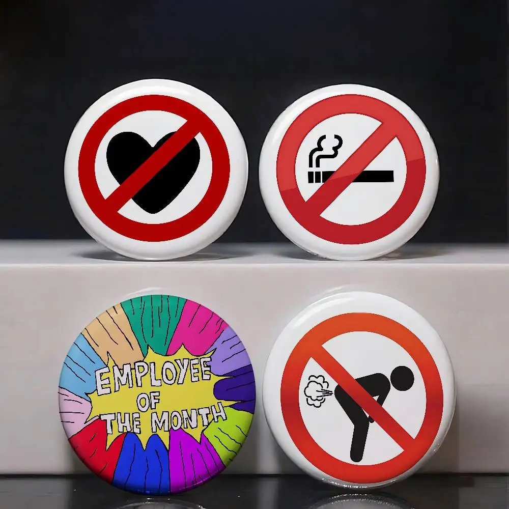 No Smoking No Love Cover Broschen Lustige Meme-Anstecker Modeschmuck Geschenke