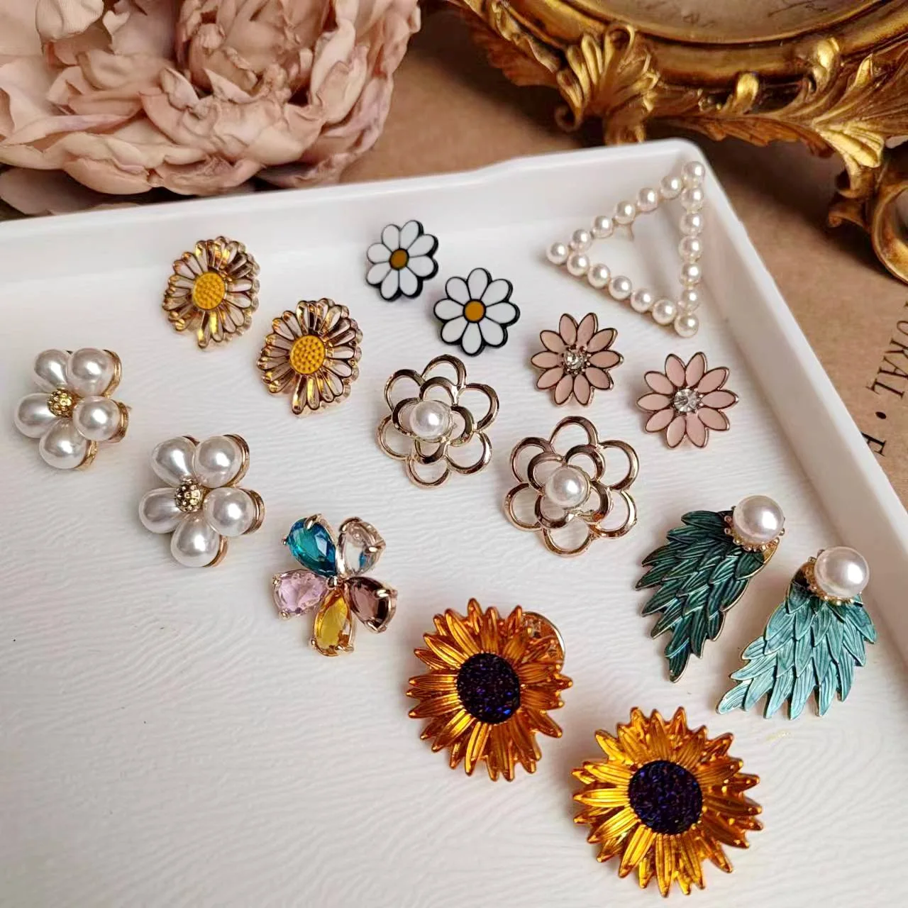 Pearl Full Diamond Rich and Noble Series Flower Collar Pin Suit Fashion Brooch Shirt Collar Pin Wholesale
