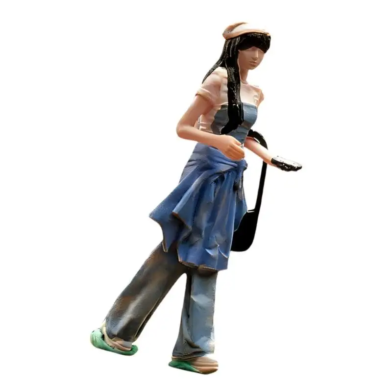 Resin Tiny Figurine 1:64 Scale Miniature Girl With Berets And Jeans Model For DIY Crafts And Miniature World Building D2RD