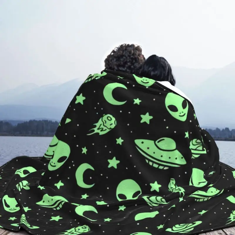 Alien And UFO Pattern Blanket 3D Printed Soft Flannel Fleece Warm Throw Blankets for Office Bed Sofa Quilt