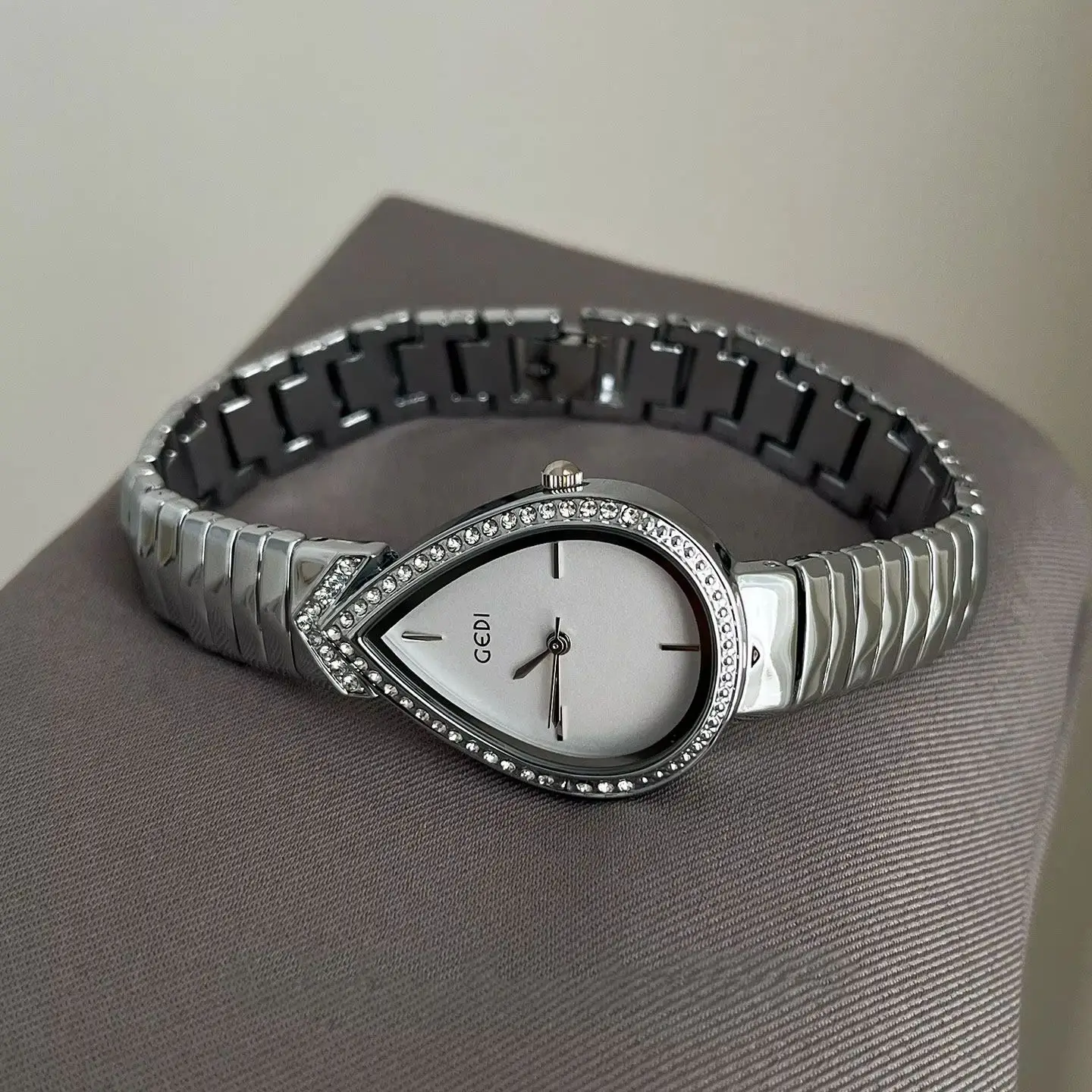 Luxury Personalized Women's Watch with Water Droplet Inlaid Diamond Dial, Stainless Steel Exquisite Quartz Ladies' Watches Gift