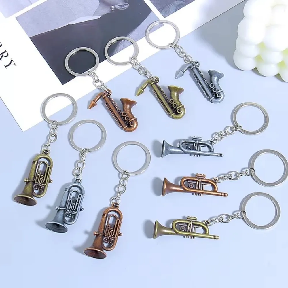 Llavero de saxofón mini retro, trompeta, tuba, instrumento musical de metal, accesorio de regalo musical, llavero para coche para amantes de la música