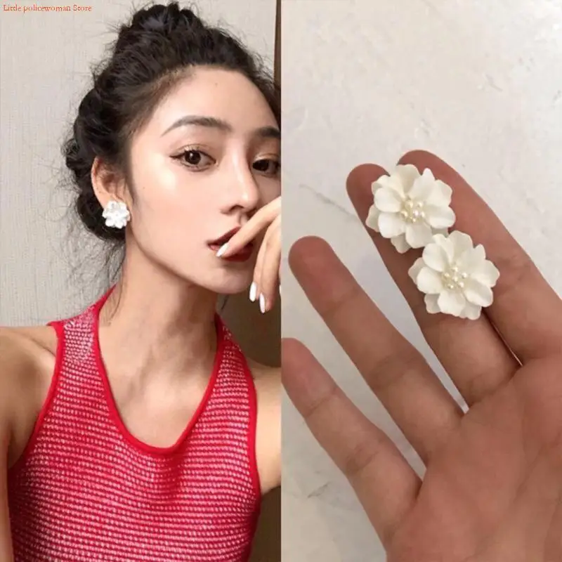 F92D South Korea's Simple and Versatile Exaggerated Camellia Earrings for Fresh and Three-dimensional White Flower Pearl Earr